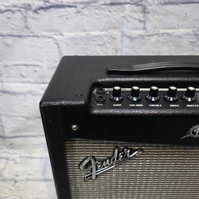 Fender  Mustang v.2 Guitar Combo Amp image 2