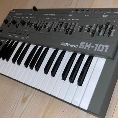 Roland SH-101 32-Key Monophonic Synthesizer 1982 - 1986 - Gray