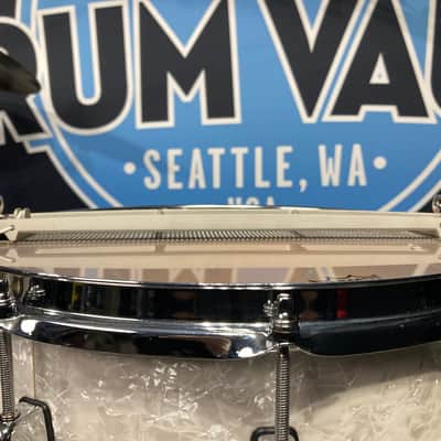 Rogers - 14x6.5" Dyna-Sonic Bread and Butter Lug Snare Drum, Reissue   2010's - White Marine Pearl image 18