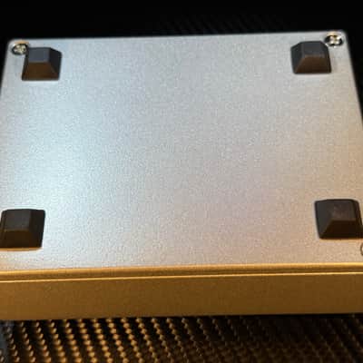 Mojo Hand FX Sericon 2021 - Present - Silver / Red image 11