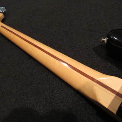 2004 MIM Fender Standard Fretless Jazz Bass Black image 15