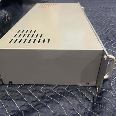 dbx 586 2-Channel Vaccuum Tube Preamplifier - Silver image 10