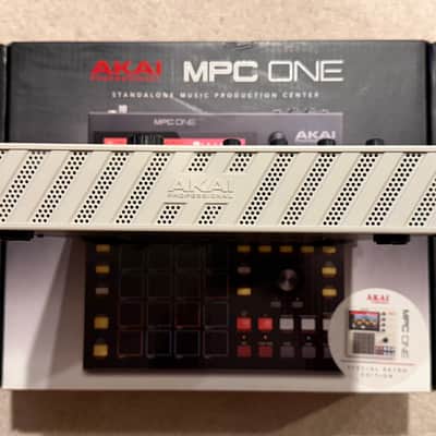 Akai MPC One Standalone MIDI Sequencer Retro Edition 2021 - Present - Grey image 15
