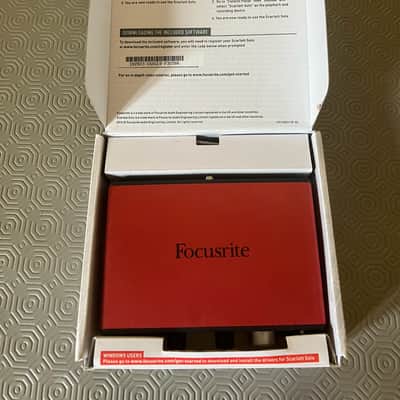 Focusrite Scarlett Solo USB 2.0 Audio Interface 2015 - 2016 - Red / Black image 2
