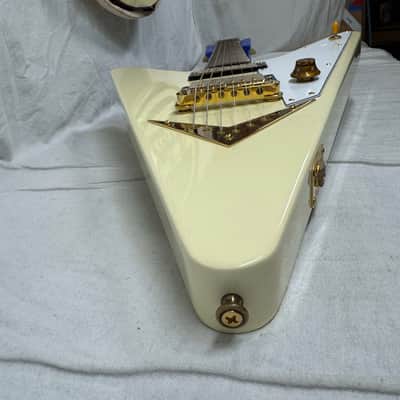 Gibson DSRVCWGH1 Limited Edition Reverse Flying V Guitar with Case 2007 - Alpine White image 16