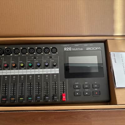 Zoom R20 Multitrack Recorder 2021 - Present - Black image 6