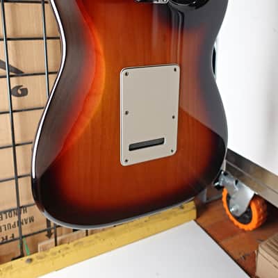 Fender Player Series Stratocaster 2022 - Sunburst - LEFTY image 9