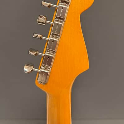 Fender American Vintage II '61 Stratocaster Left-Handed 2022 - Present - Fiesta Red image 6