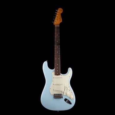 Pre-Owned 2026 Fender Stratocaster Vintera III Sonic Blue With Gig Bag image 2