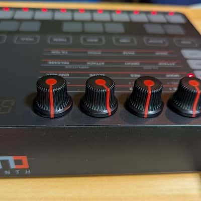IK Multimedia UNO Analog Synth image 6