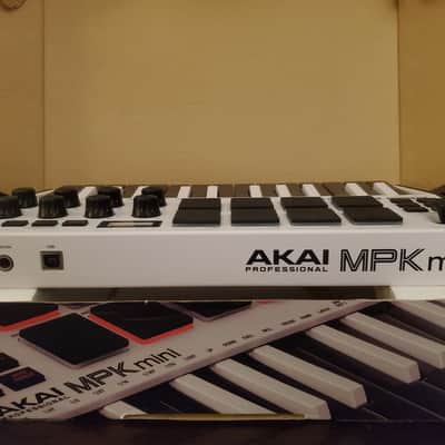 Akai MPK Mini Mk3 - Special Edition White image 5