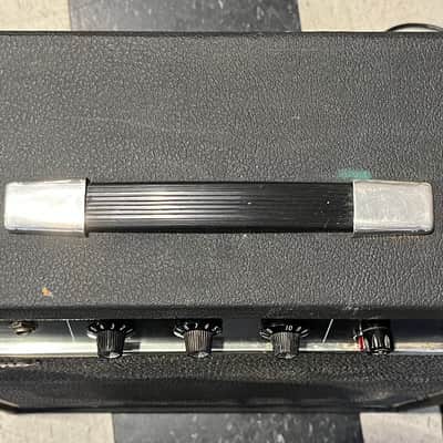 Alamo Fury 15” guitar combo 60s image 2