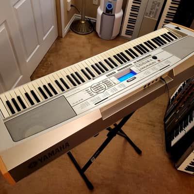 MUST SEE!!! YAMAHA DGX 500 SEMI-WEIGHTED 88-KEY DIGITAL PIANO IN AMAZING CONDITION! image 19