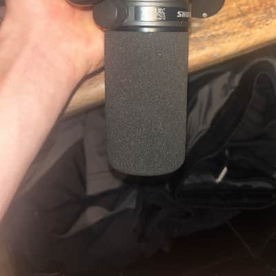 Shure SM7dB Cardioid Dynamic Microphone with Built-In Preamp 2023 - Present - Black image 2