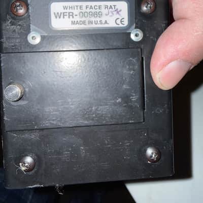 ProCo Rat pro white face 85 edition - Black and white image 7