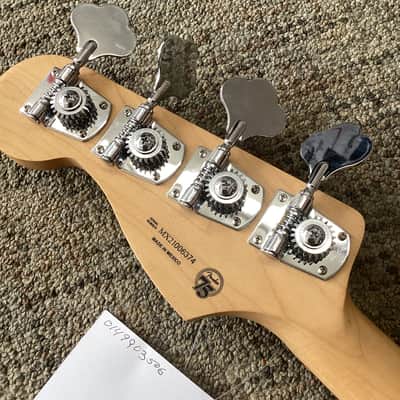 Fender Player Jazz Bass with Pau Ferro Fretboard 2018 - Present - Black image 7