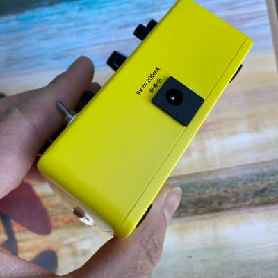 Harley Benton Bass Camp Bass Chorus and Envelope Filter 2 in 1 dual effect pedal - Yellow image 6