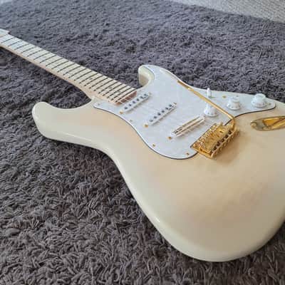 Fender Ritchie Kotzen Stratocaster 2025 - Blonde burst image 2