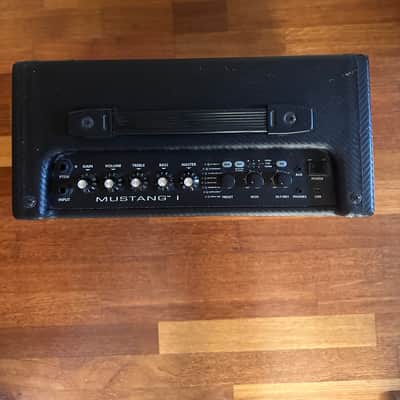 Fender Mustang I V.2 20-Watt 1x8" Modeling Guitar Combo 2013 - 2018 - Black image 2