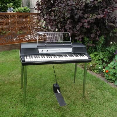 Wurlitzer 200A electric piano + V Vibe amplifier + music stand image 1