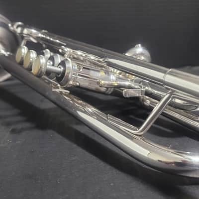 Bach Stradivarius 37 Bell Trumpet, 1 Mouthpiece &2 handle hardwood case & Key 1975-1979 - Silver plated image 13
