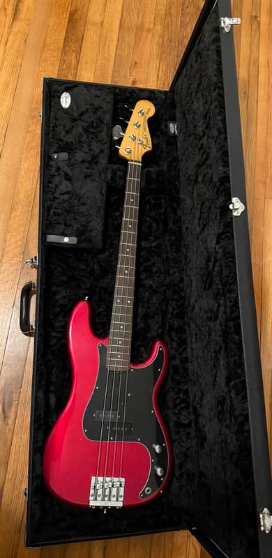 Fender Nate Mendel Artist Series Signature Precision Bass