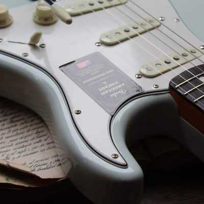 FENDER "American Vintage II 1965 Stratocaster, Round-Lam Rosewood Fingerboard, Sonic Blue" HARDCASE, 3, 69 KG image 13