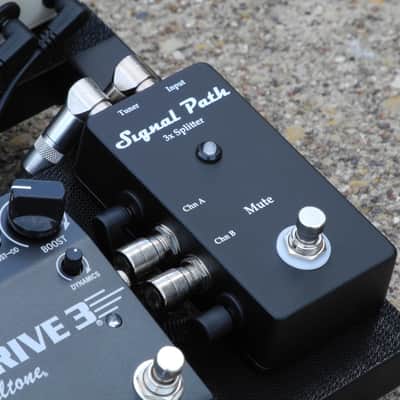3x Splitter Pedal w/ Mute function for use with TC Electronic, Boss or similar Guitar Tuners image 1