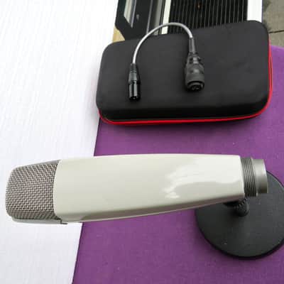 Sennheiser MD 421-2 Cardioid Dynamic Microphone image 4