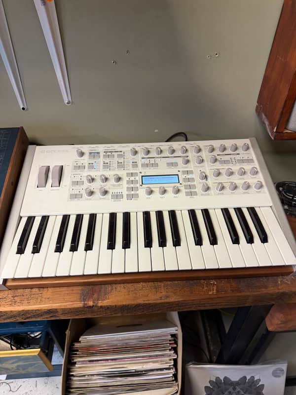 Access Virus TI Polar 37-Key Digital Synthesizer 2005 - White image 1