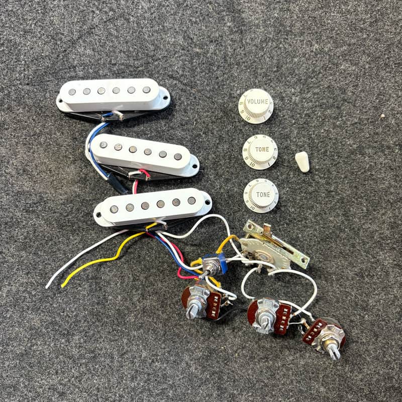 Fender Made In Mexico Stratocaster Pickups, White image 1