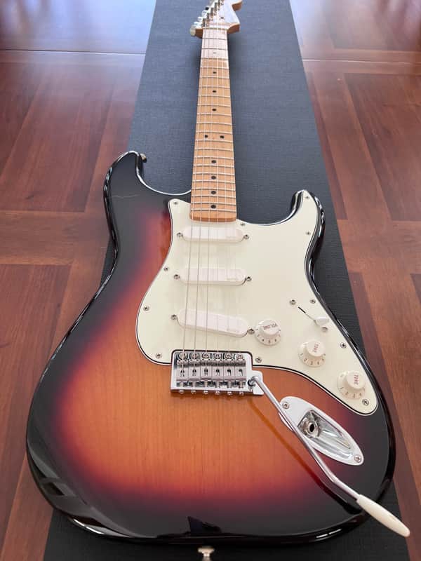 Fender Stratocaster 2017 - Tobacco Burst image 1