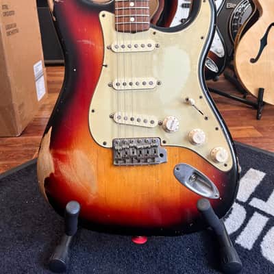 Fender 60's road worn stratocaster 2008 - Sunburst image 2
