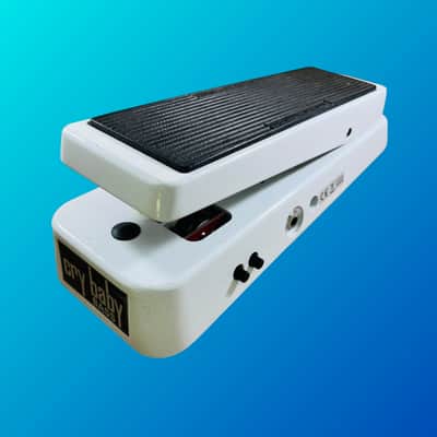 Dunlop 105Q Cry Baby Bass Wah image 3
