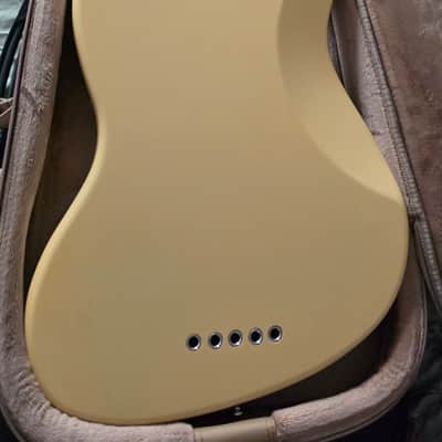 Sire V5 2025 - Vintage White 5 String image 4