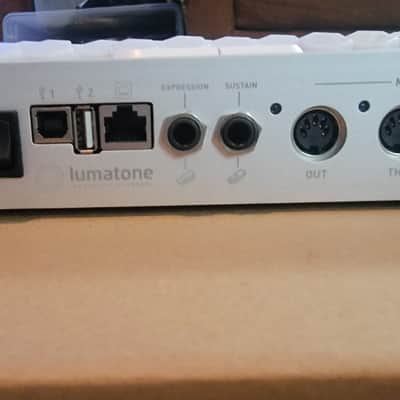 Lumatone 280 key Isomorphic Keyboard – Excellent Condition – Original Box, Kickstand & Manual image 5