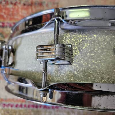 Ludwig Jazz Combo 13x3" Silver Sparkle 6-Lug Piccolo Snare - Granitone Interior image 4