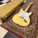 Fender Yngwie Malmsteen Artist Series Signature Stratocaster with Maple Fretboard 2007 - Present - Vintage White