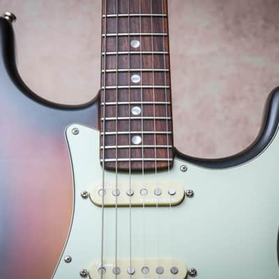 FENDER USA American Elite Stratocaster "3-Color Sunburst + Rosewood" (2020) image 5