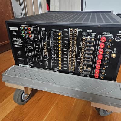 McIntosh MHT100 6-Channel AV Controller 2001 - 2003 - Black image 2