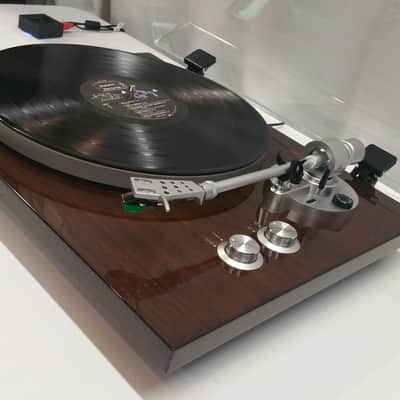 Akai BT500 Belt-Drive Bluetooth Turntable image 8