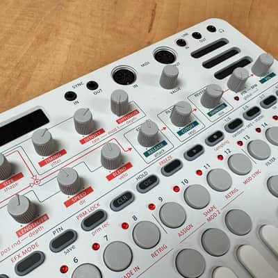 Sonicware Liven Texture Lab 27-Key Sampling Groovebox 2023 - Present - Silver image 4