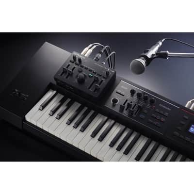 Roland AIRA VT-4 Voice Transformer + D27 Microphone + XLR image 9