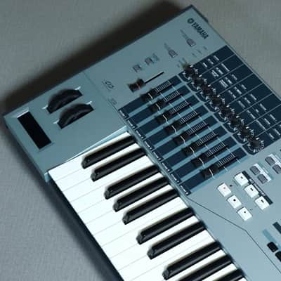 Yamaha Motif XS 6 Production Synthesizer 2000s - Gray image 7