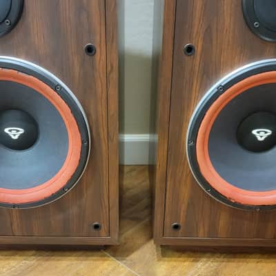 Cerwin Vega RE-30 Series 250 Watt 3 Way Floor Standing Speakers Sound Great image 2