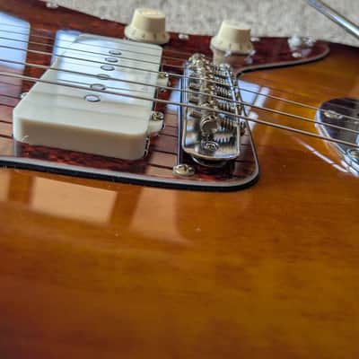 Squier Vintage Modified Jazzmaster with Rosewood Fretboard 2012 - 2017 - 3-Color Sunburst image 4