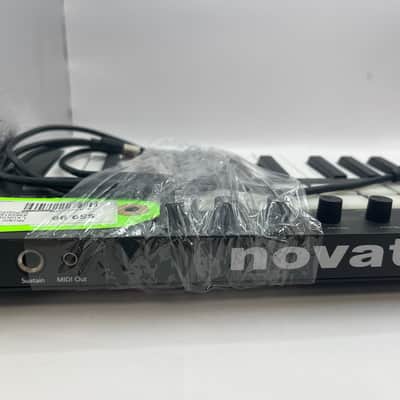 Novation Launchkey Mini MKIII MIDI Keyboard Controller 2019 - Present - Black image 2