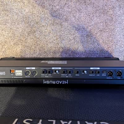 Headrush Pedalboard 2010s, with HD bonus gator case image 2
