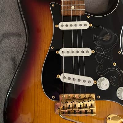 Fender Stevie Ray Vaughan Stratocaster – 3-Color Sunburst – Made in USA image 5