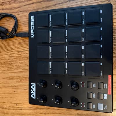 Akai MPD218 2015 - Present - Black image 2